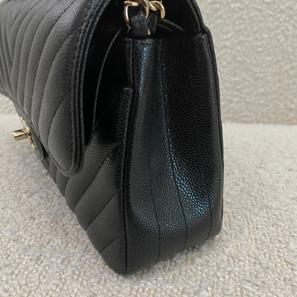 Authentic Chanel Small Classic Flap Chevron Black Caviar GHW - Picture 6 of 16